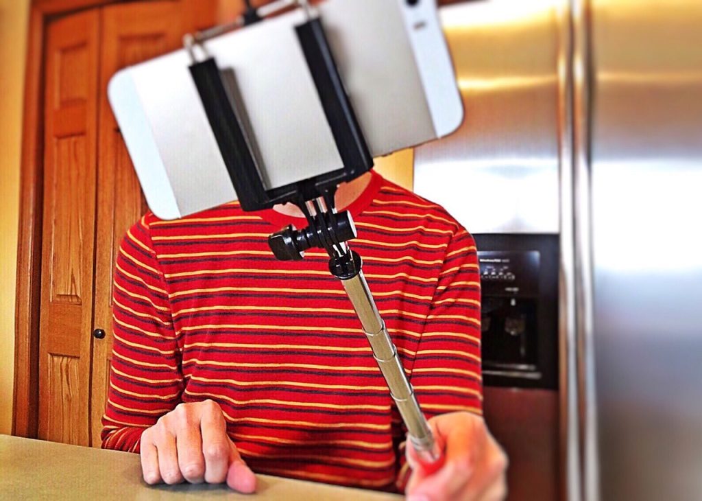 selfie, selfie stick, phone-1323391.jpg